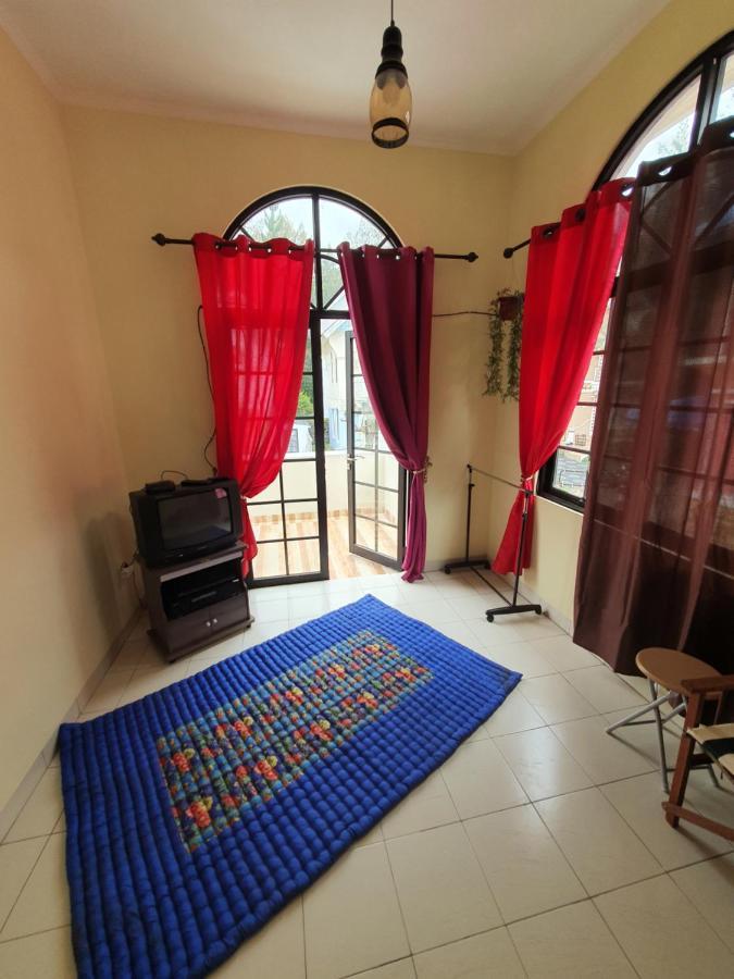 Villa Panda H Kota Bunga Puncak Cinengangirang Kültér fotó
